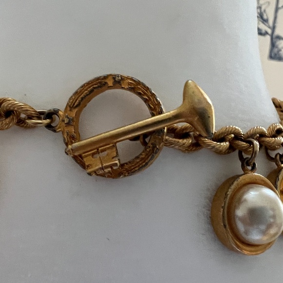 Vintage MISH New York 1980’s Gold Plated Multi Charm Pearl Chain Collar Necklace - Picture 4 of 16